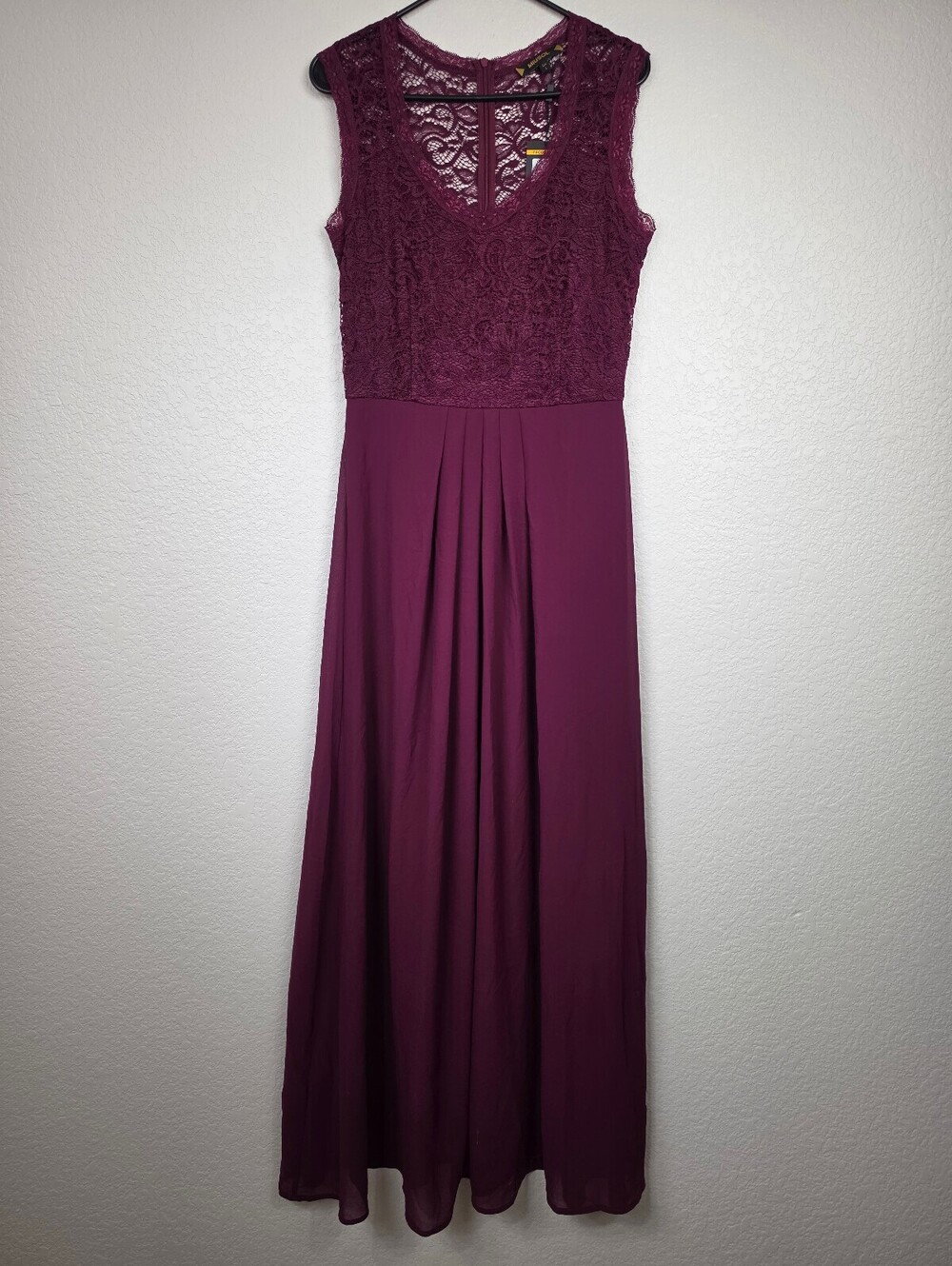 NWT Burgundy Women's Lace V-Neck Sleeveless Maxi Dress